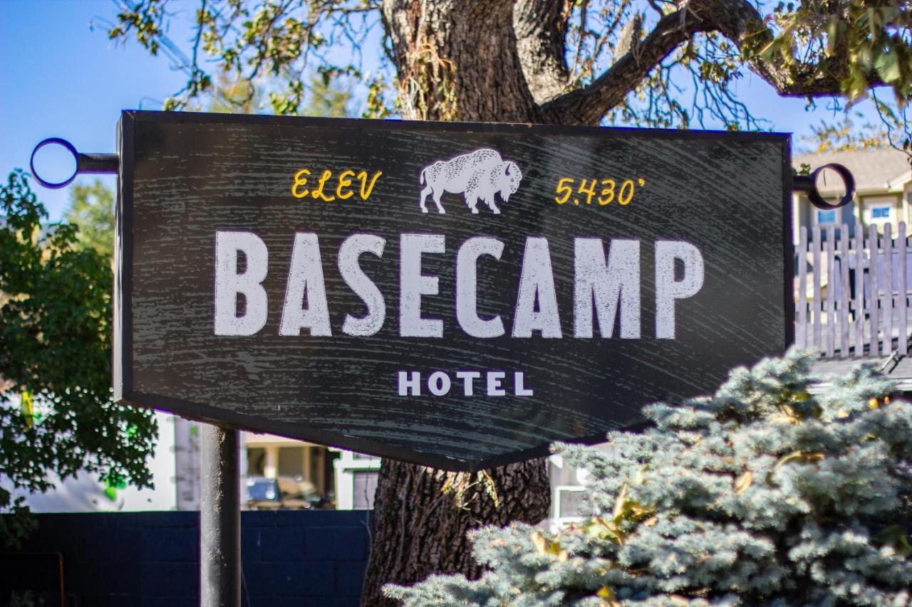 Basecamp Boulder Hotel Bagian luar foto